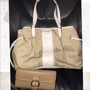Auth, pre-owned coach bag with wallet